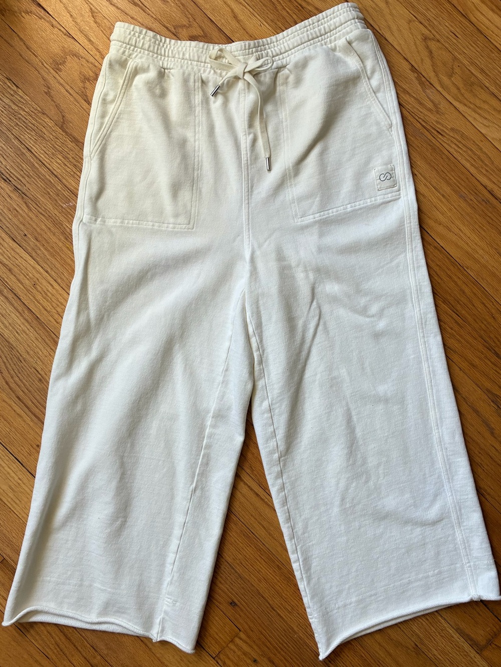 CALIA by Carrie Underwood Cream Cropper Wide-Leg Sweatpants (sz small)